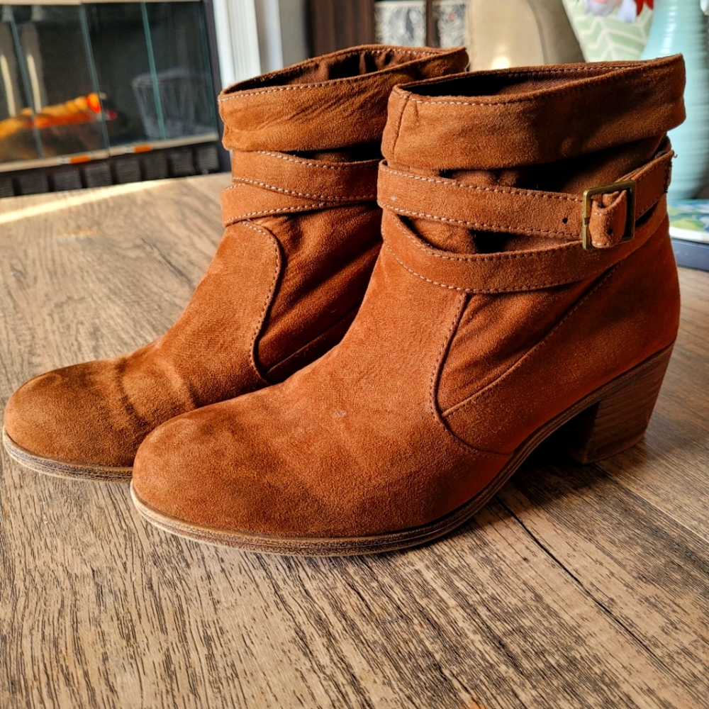 AE brown booties